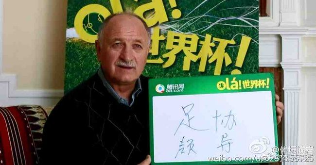 在海滩上的两个人
