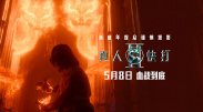 在海滩上的两个人